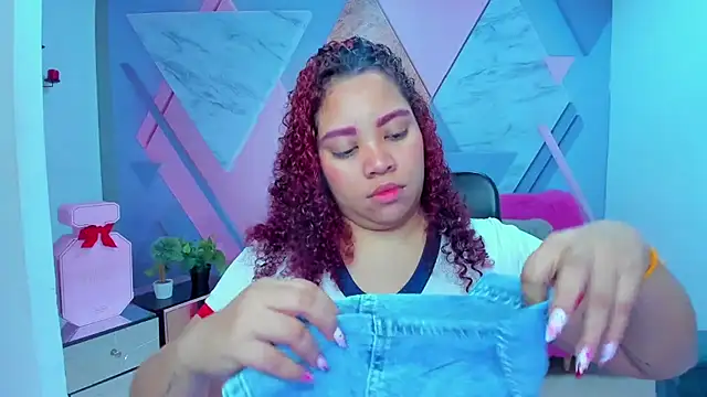 Snapshot of AngelaCoffee chatting on November 2025 03:32:02 AM AngelaCoffee online show from November 2025 03:32:02 AM