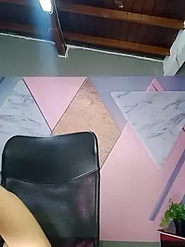 Snapshot of AngelaCoffee chatting on November 2025 02:49:01 AM AngelaCoffee online show from November 2025 02:49:01 AM