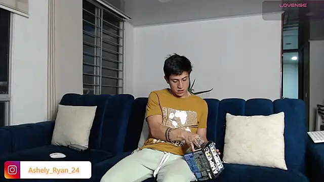 Snapshot of ashely_ryan24 chatting on February 2025 11:33:02 PM ashely ryan24 online show from February 2025 11:33:02 PM