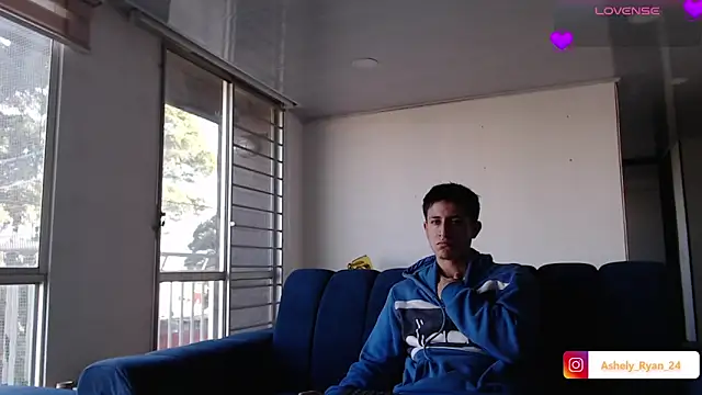 ashely ryan24 online show from November 2025 09:30:01 PM