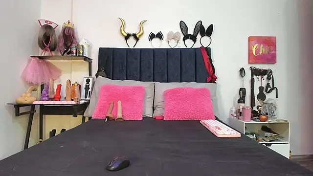 emmily giraldo online show from February 2026 12:24:02 PM