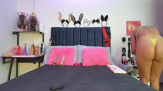 emmily giraldo online show from October 2025 12:28:02 PM