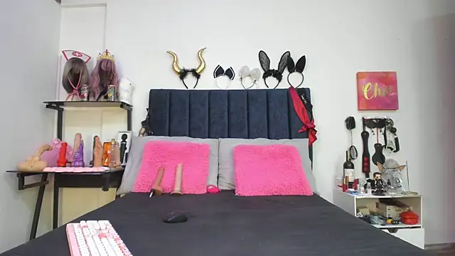 emmily giraldo online show from November 2025 01:25:01 PM