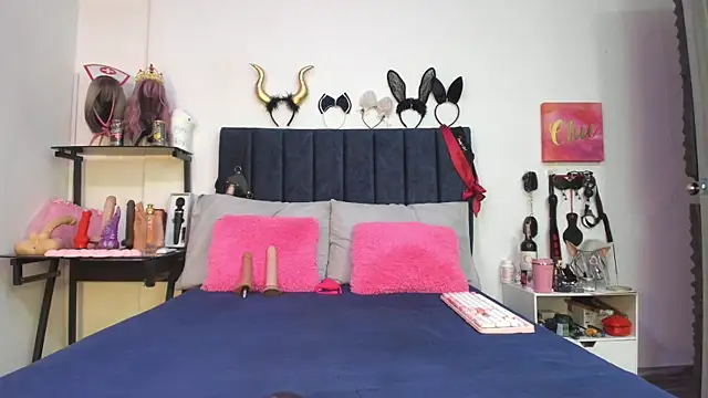 emmily giraldo online show from December 2025 01:04:02 PM