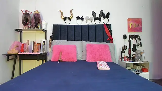 emmily giraldo online show from November 2025 01:15:02 PM