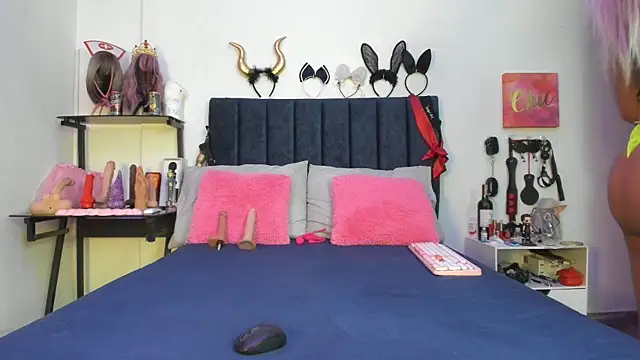 emmily giraldo online show from November 2025 12:50:02 PM