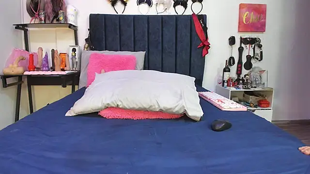 emmily giraldo online show from November 2025 12:44:02 PM