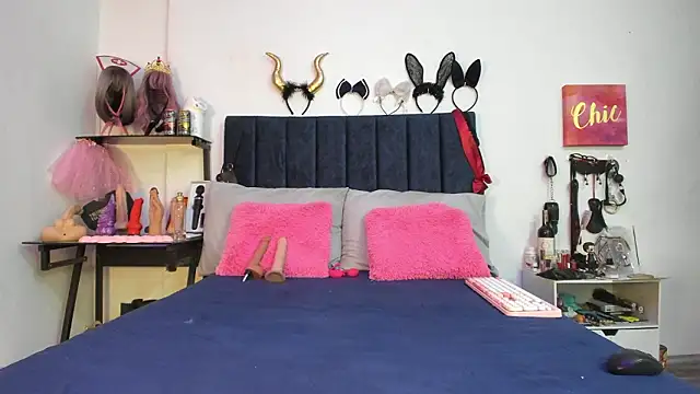 emmily giraldo online show from March 2026 12:20:01 PM