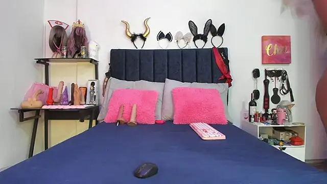 emmily giraldo online show from November 2025 12:49:01 PM