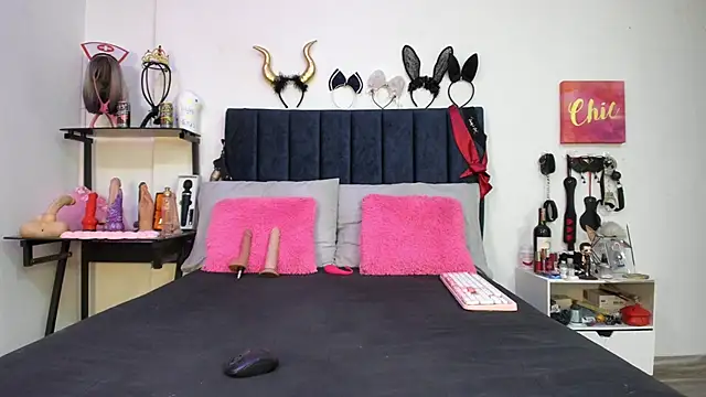 emmily giraldo online show from October 2025 12:57:02 PM