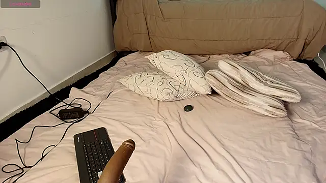 Madeline Dreams online show from November 2025 06:19:01 PM