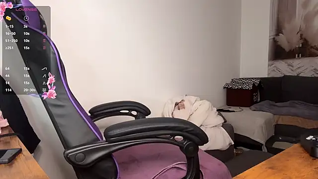 Snapshot of Caliiie-of chatting on October 2025 06:47:02 AM Caliiie-of online show from October 2025 06:47:02 AM