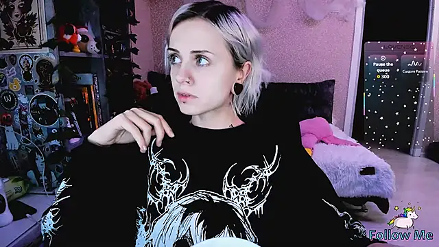 NaniMoore online show from November 2025 08:01:02 PM