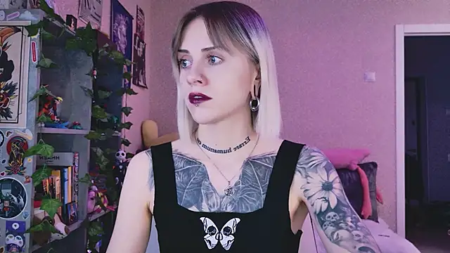 NaniMoore online show from April 2026 08:13:02 PM