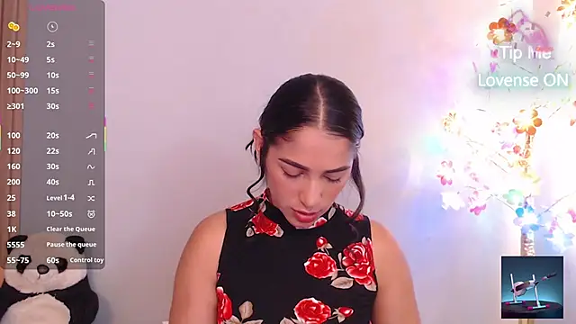 Snapshot of Thayssa_ross chatting on May 2026 02:47:01 PM Thayssa ross online show from May 2026 02:47:01 PM
