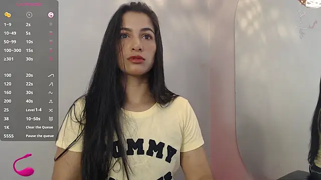 Thayssa ross online show from November 2025 02:54:01 PM