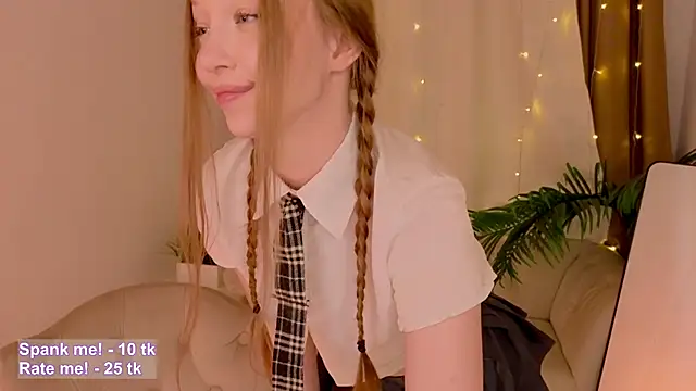 Snapshot of VioletMills chatting on November 2025 09:14:01 PM VioletMills online show from November 2025 09:14:01 PM