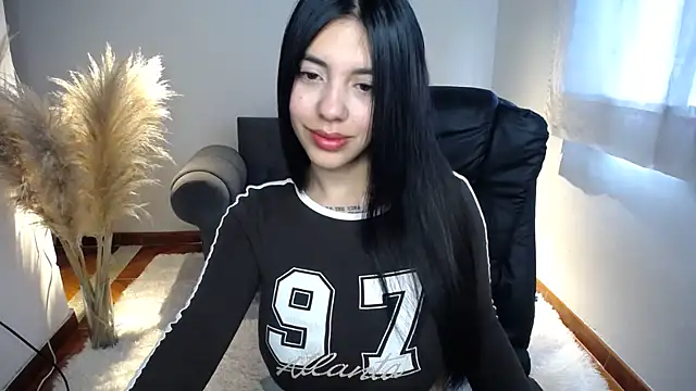 Snapshot of Alin_Aly chatting on December 2025 03:06:01 PM Alin Aly online show from December 2025 03:06:01 PM