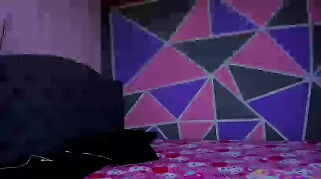 Emmily Walker online show from April 2026 05:20:02 AM