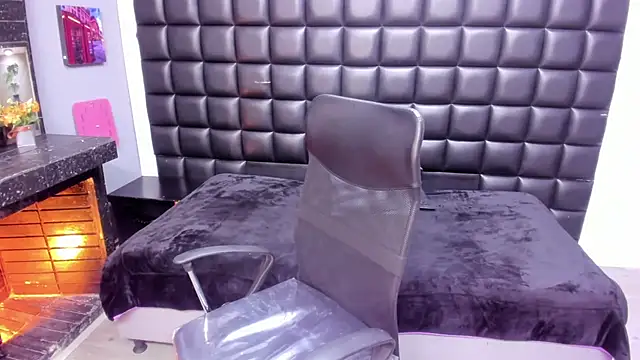 Emmily Walker online show from March 2026 03:00:01 AM