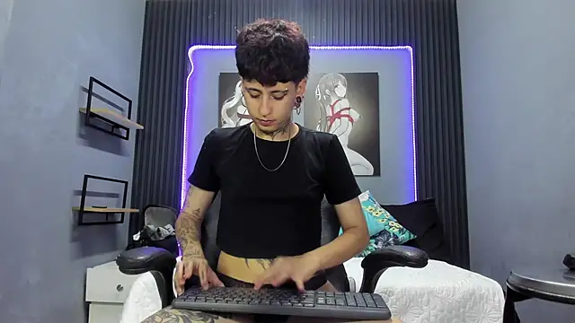 Ethan lennox online show from October 2025 09:04:02 PM