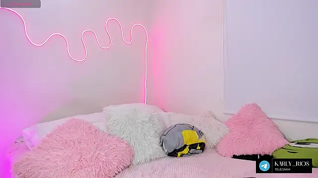 karly rioss online show from December 2024 07:00:01 AM