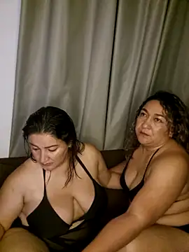 Snapshot of kitty_84 chatting on May 2026 12:32:02 AM kitty 84 online show from May 2026 12:32:02 AM