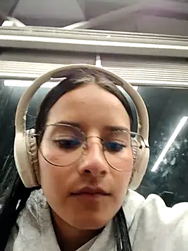  vaness online show from April 2026 05:34:01 AM