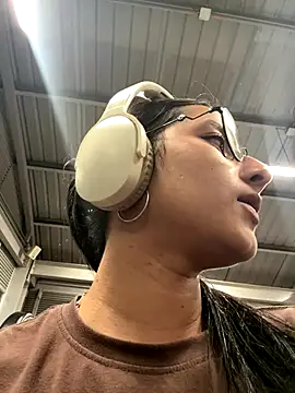  vaness online show from November 2025 05:07:01 AM