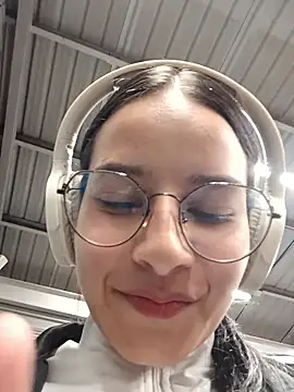  vaness online show from April 2026 05:47:01 AM