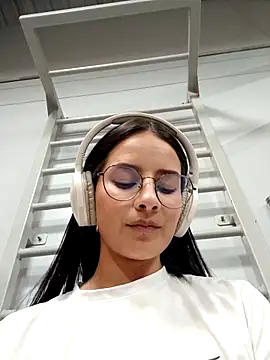  vaness online show from May 2026 05:43:01 AM