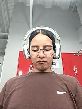  vaness online show from March 2025 04:57:02 AM
