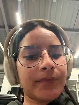  vaness online show from November 2025 06:25:01 AM