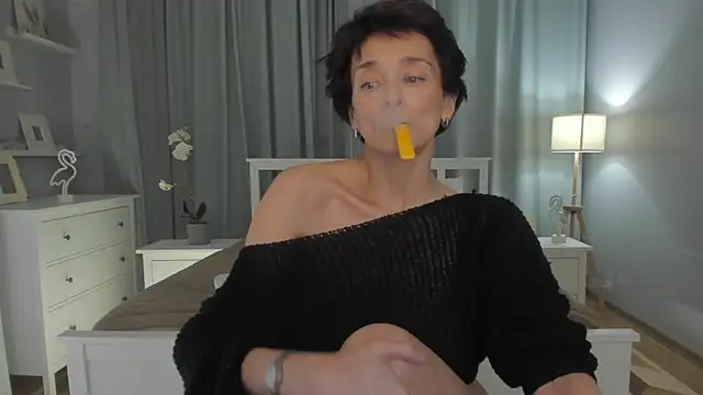 Snapshot of SimonaDeBeauvoir chatting on February 2025 11:33:02 AM SimonaDeBeauvoir online show from February 2025 11:33:02 AM