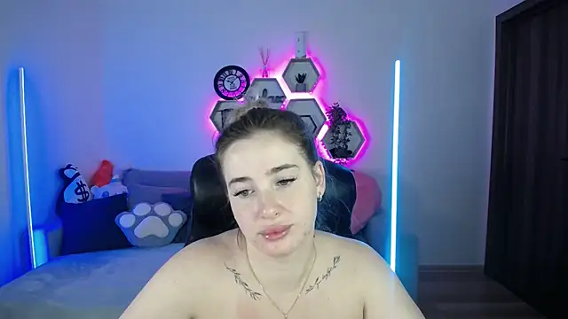 SabrinViolet online show from September 2025 08:10:01 AM