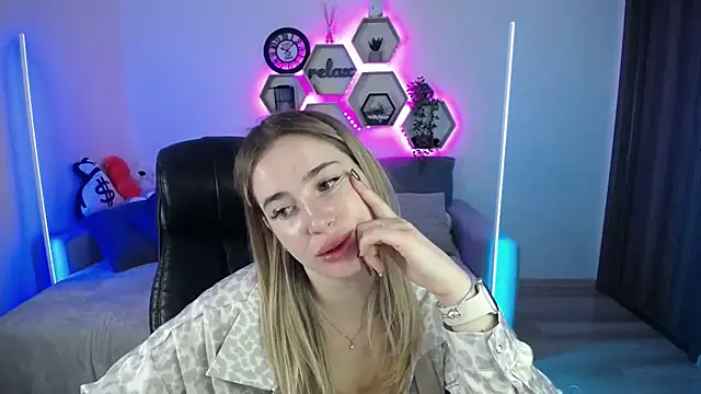 SabrinViolet online show from September 2025 08:04:02 AM