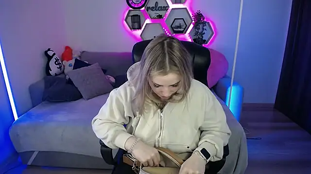 SabrinViolet online show from November 2025 09:23:02 AM