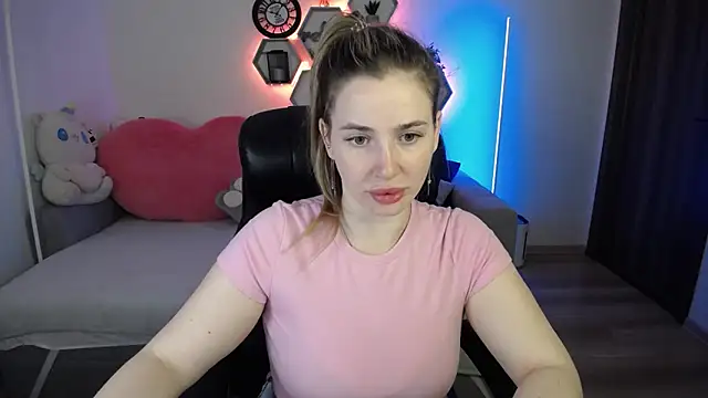 Snapshot of SabrinViolet chatting on June 2026 08:09:02 AM SabrinViolet online show from June 2026 08:09:02 AM