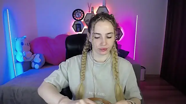 SabrinViolet online show from May 2026 08:08:02 AM