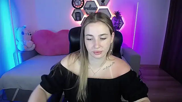 Snapshot of SabrinViolet chatting on July 2026 08:21:01 AM SabrinViolet online show from July 2026 08:21:01 AM