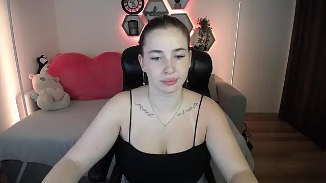Snapshot of SabrinViolet chatting on July 2026 08:02:01 AM SabrinViolet online show from July 2026 08:02:01 AM