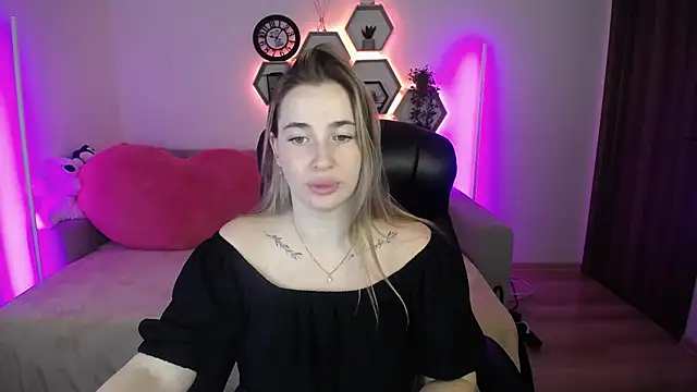 Snapshot of SabrinViolet chatting on July 2026 08:11:02 AM SabrinViolet online show from July 2026 08:11:02 AM
