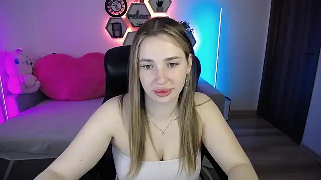 Snapshot of SabrinViolet chatting on June 2026 08:09:01 AM SabrinViolet online show from June 2026 08:09:01 AM
