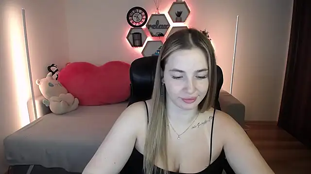 Snapshot of SabrinViolet chatting on July 2026 08:03:01 AM SabrinViolet online show from July 2026 08:03:01 AM