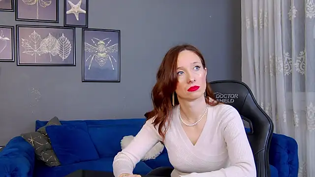 Snapshot of AnneHove chatting on December 2025 04:46:02 AM AnneHove online show from December 2025 04:46:02 AM