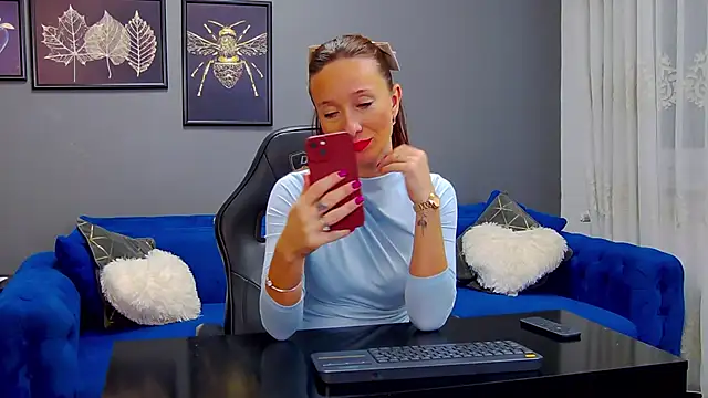 Snapshot of AnneHove chatting on December 2025 05:28:01 AM AnneHove online show from December 2025 05:28:01 AM