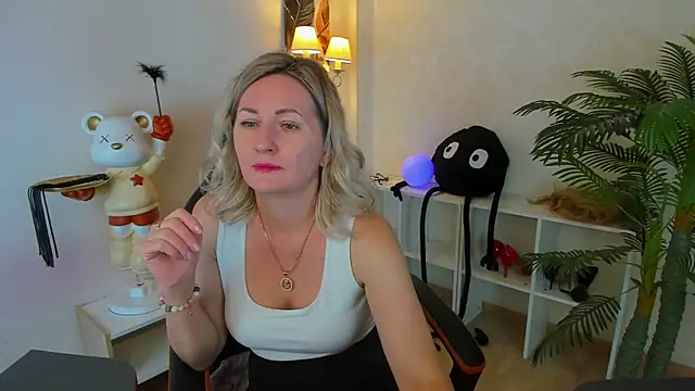 AriFleow online show from October 2025 11:31:01 AM