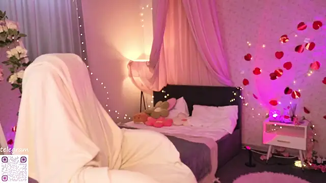 lilly Cherry  online show from May 2026 11:27:01 AM