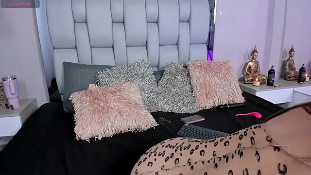 SusanBenett online show from November 2025 08:57:02 PM