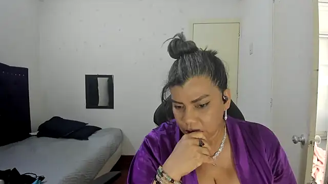 Snapshot of vikyadams chatting on October 2025 03:12:02 PM vikyadams online show from October 2025 03:12:02 PM